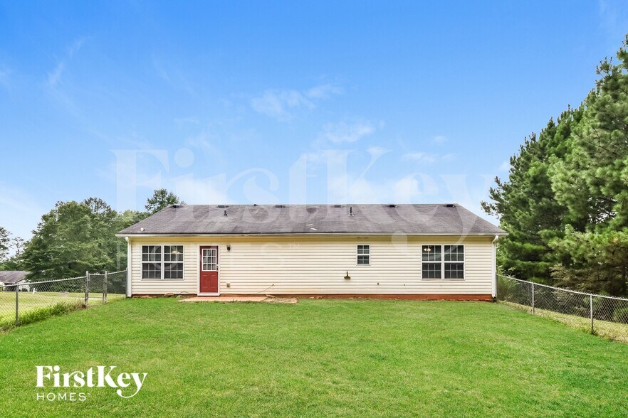 Building Photo - 738 Trickle Ln