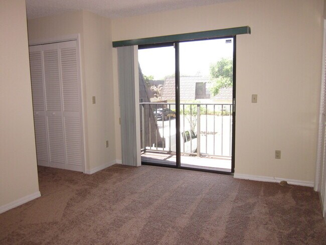 QUAIL RUN TOWNHOMES - 15419 E Pond Woods Dr Tampa FL 33618 | Apartment