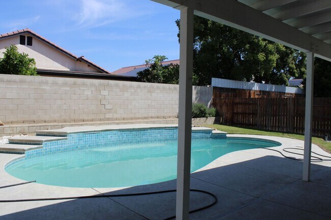 Building Photo - North West Home with Solar and Pool for Rent