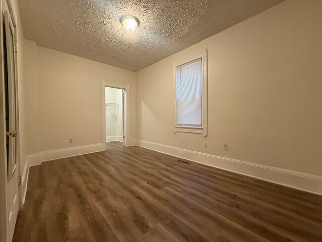 Building Photo - 2482 W 10th St