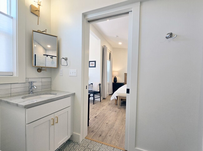 Building Photo - 118 S Pacific St