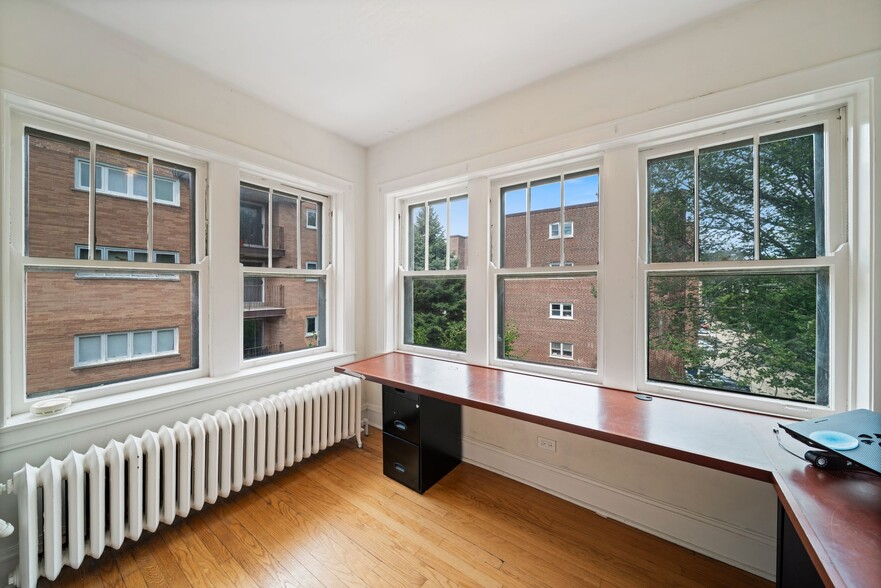 Building Photo - 721 Foster St