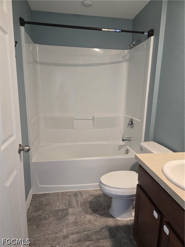 Building Photo - 2122 NE 13th Pl