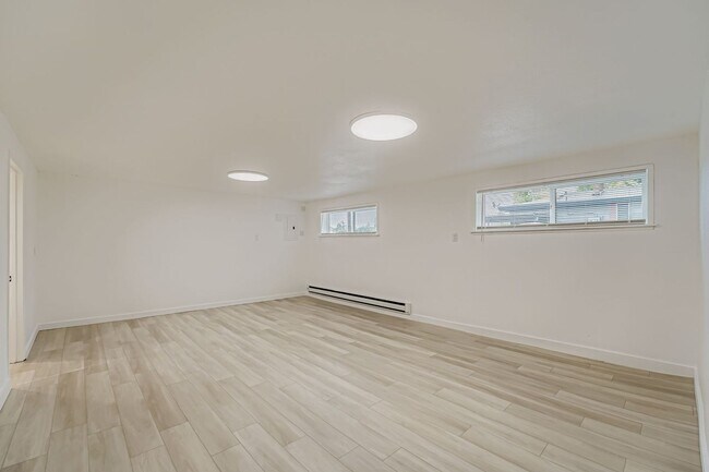 Building Photo - Shorewood Place 1035