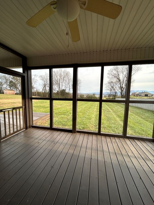 Building Photo - 310 Oak Vista Dr