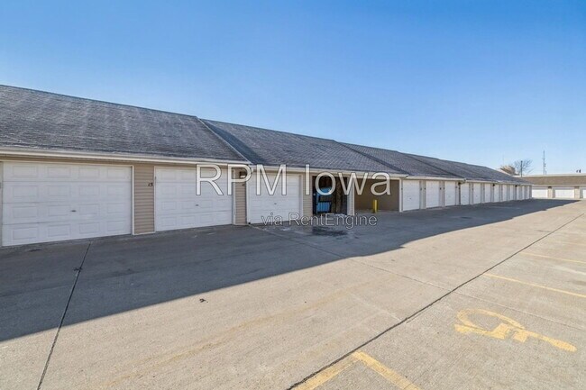 Building Photo - 1320 SE Florence Dr