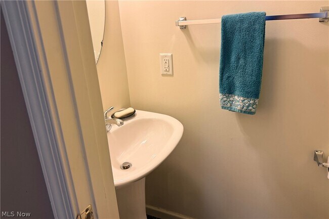 Building Photo - 167 Creekledge Ln
