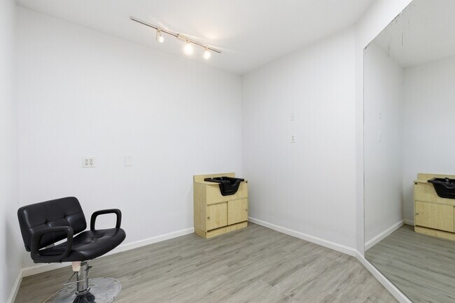 Building Photo - 4341 Park Heights Ave