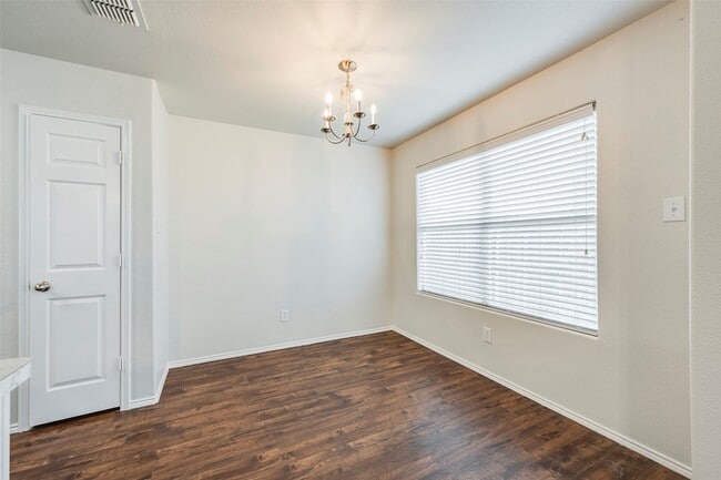 Building Photo - 7500 Lazy Spur Blvd