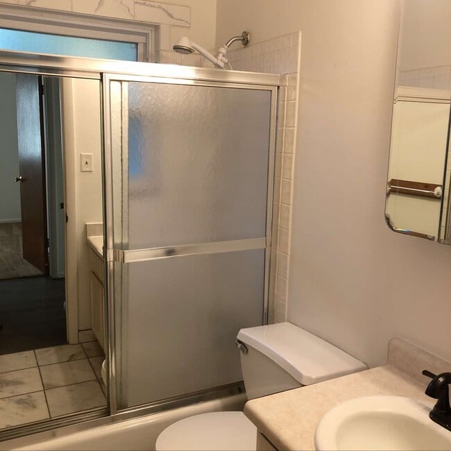 Building Photo - 905 Ponderosa Dr