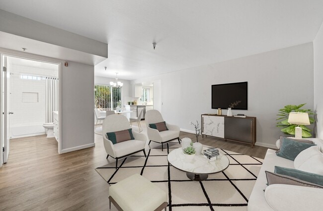 Building Photo - 615 N. Juanita Ave