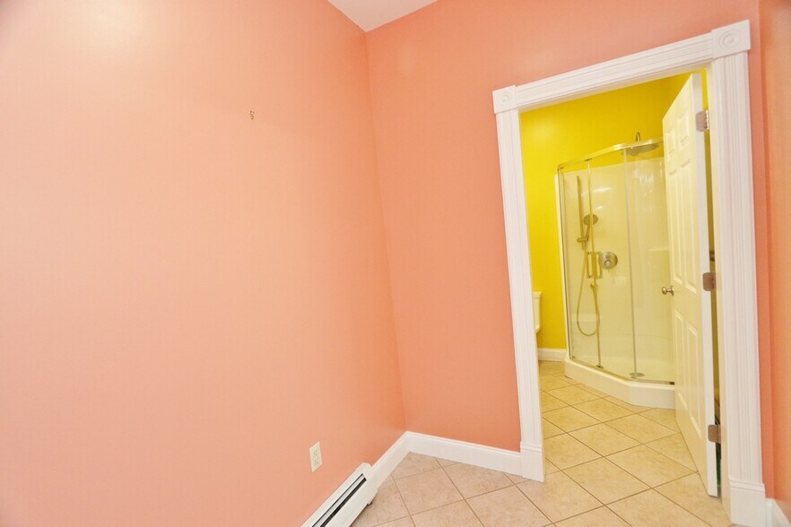 Building Photo - 21 Longmeadow Dr