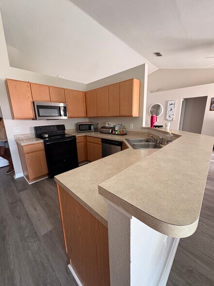 Common Area Kitchen - 1593 Eagle Ave NW