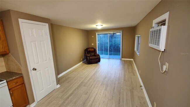 Building Photo - 1215 Skyview Blvd