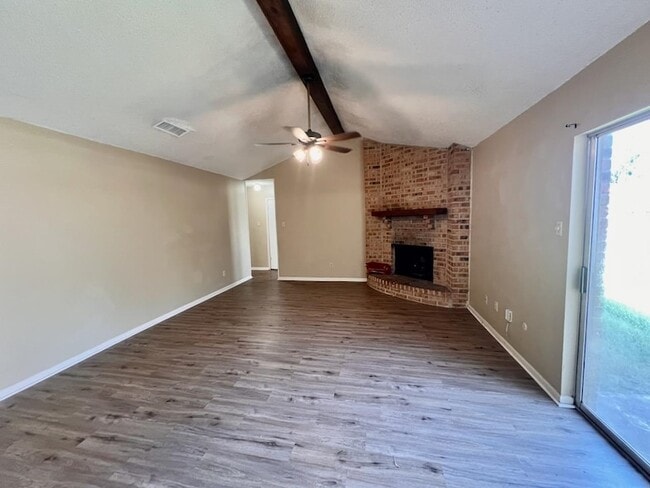 Building Photo - 1650 Shirley Cir