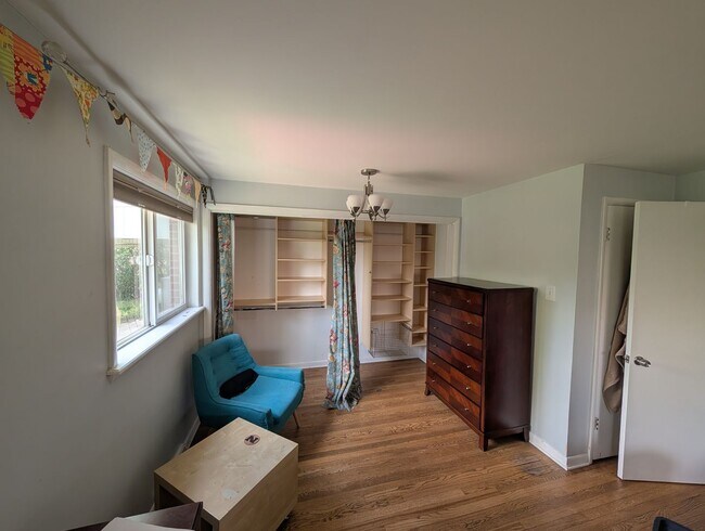 Building Photo - Freshly painted 4 bed 2.5 bath home for rent in Broomfield