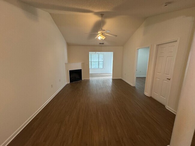 Building Photo - 11371 Clubhaven Pl