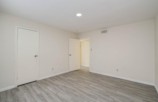 Building Photo - 10202 Forum Park Dr