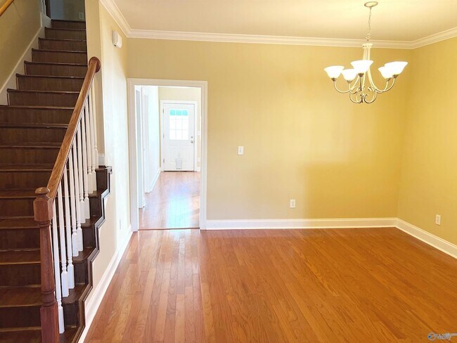 Building Photo - 470 Shamrock Dr
