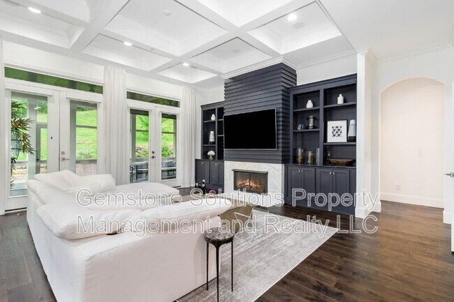 Building Photo - 6343 Wildwood Dr