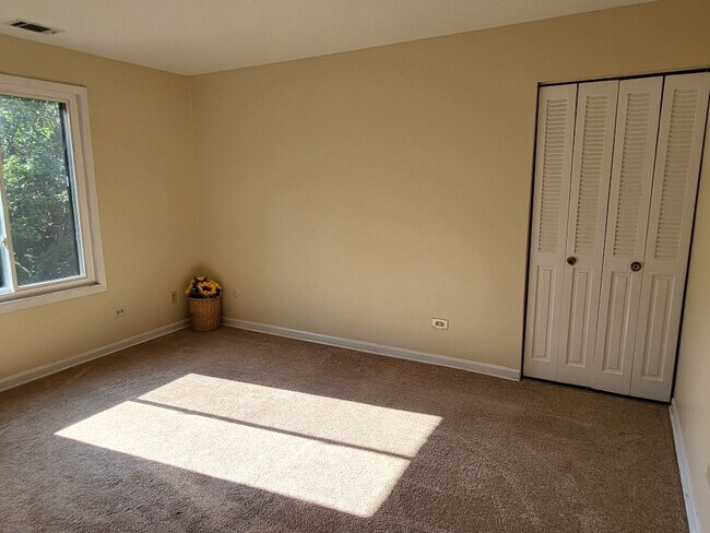 Building Photo - 7510 Farmingdale Dr