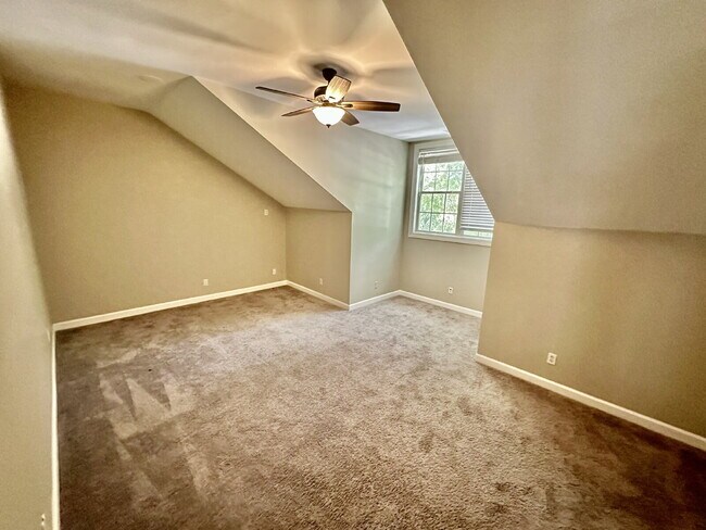 Building Photo - 4-Bedroom Home with Loft and Office for Re...