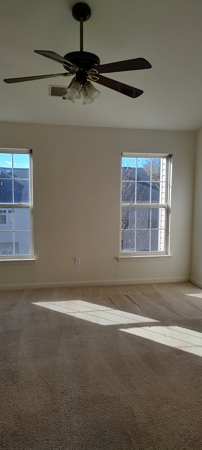 Master Bedroom - 16 Mountain Lake Ct