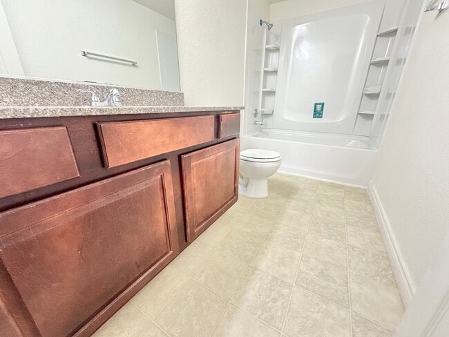 Building Photo - BEAUTIFUL 1 BEDROOM CONDO!