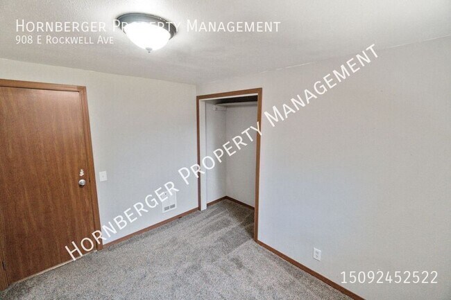 Building Photo - 908 E Rockwell Ave