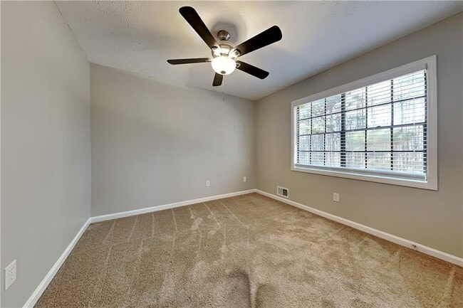 Building Photo - 3208 Aspen Cir SW