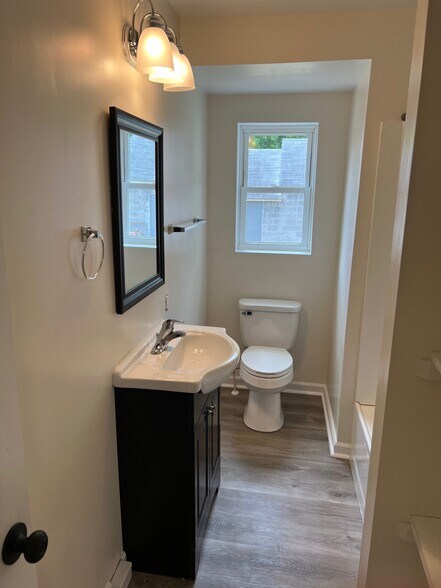 Bath - 7 Cypress St