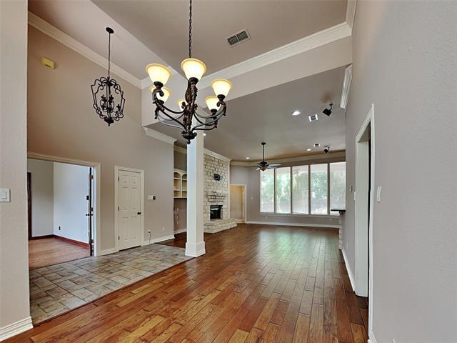 Building Photo - 807 Heather Ln