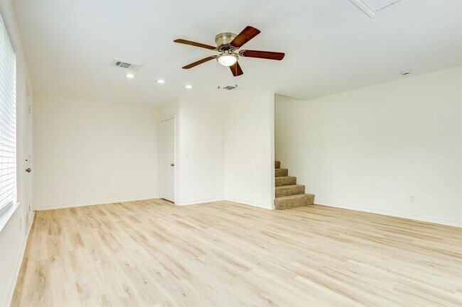 Building Photo - 408 Gardenia St