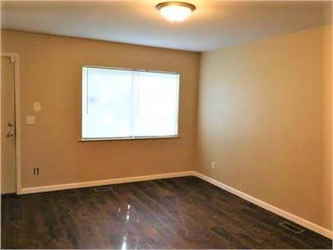 Building Photo - 1109 Austin Dr