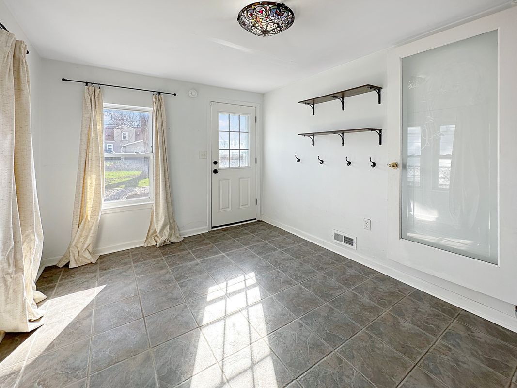 Building Photo - 4453 Newberry St