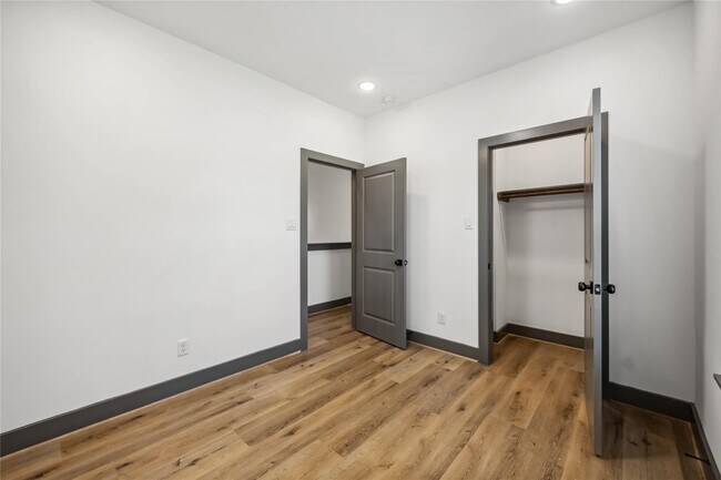 Building Photo - 5620 Shreveport Blvd