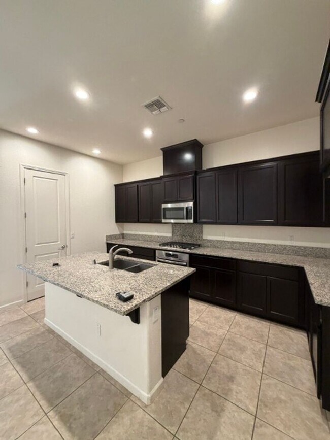 Building Photo - 362 Olivadi Way