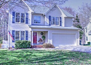 Building Photo - Beautiful home with Fenced Yard & Screened Porch!