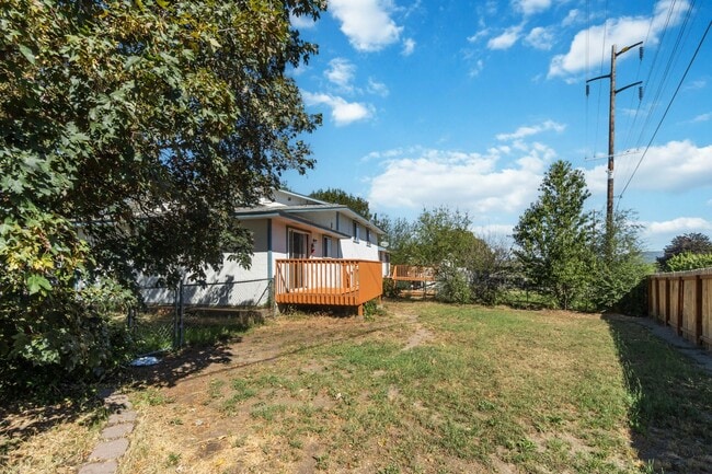 Building Photo - Beautiful Spokane Valley Duplex!!