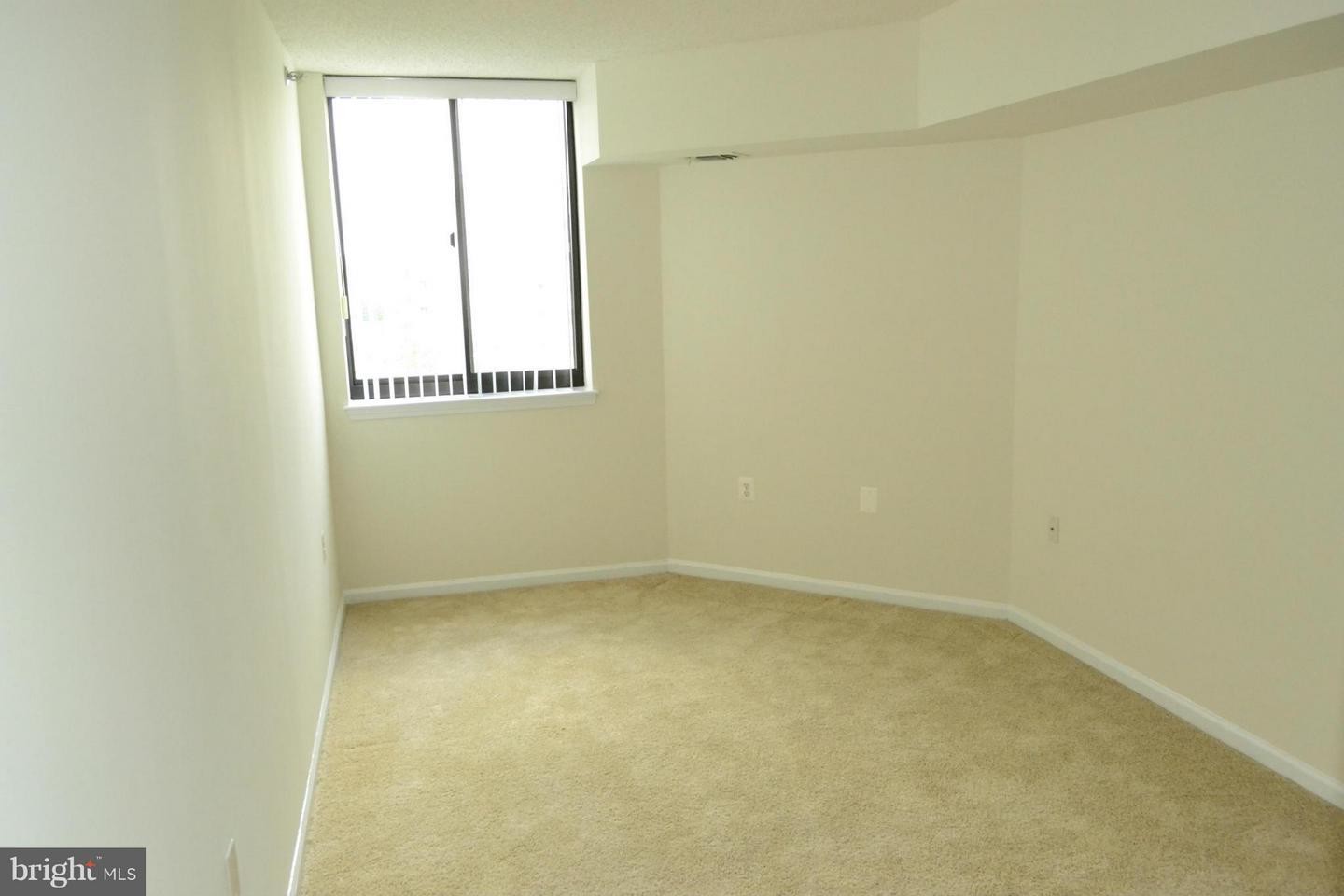 Building Photo - 1001 N Randolph St