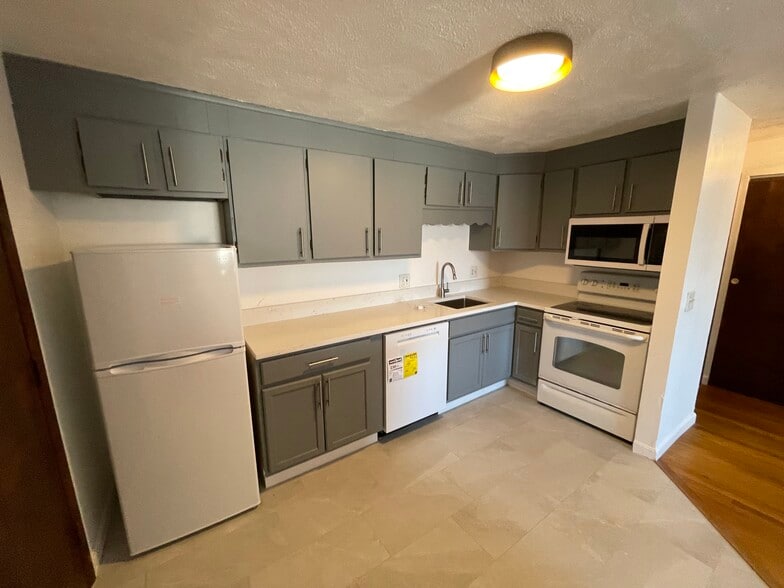 Building Photo - 224 Main St