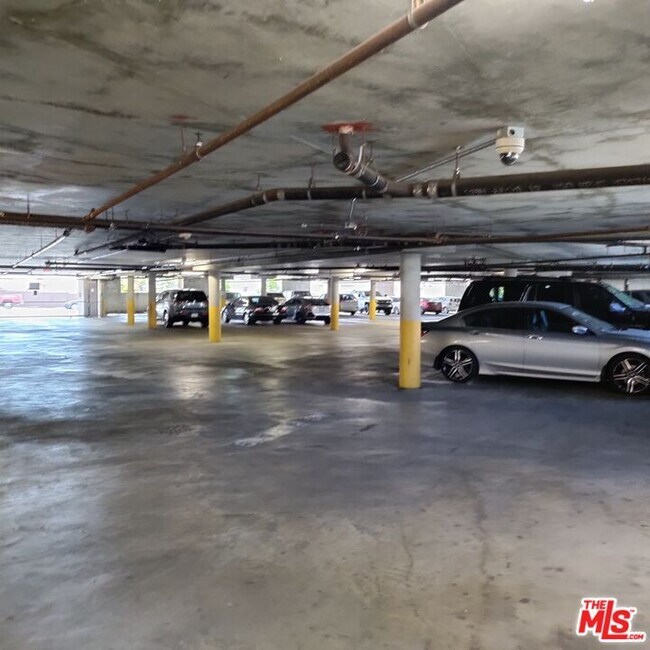 Building Photo - 12375 Osborne Pl