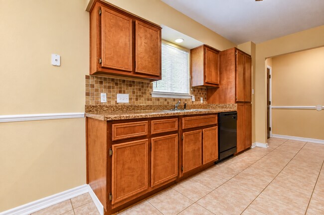 Building Photo - 1147 Royal Crest Dr