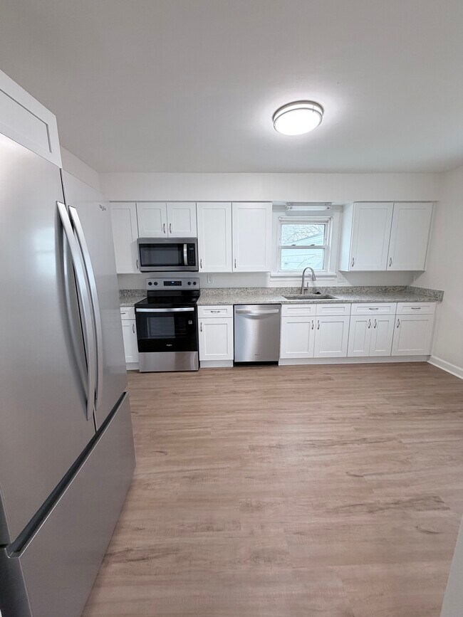 Building Photo - 229 E Madison St