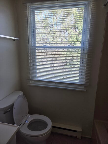 Building Photo - 496 Mercer Rd