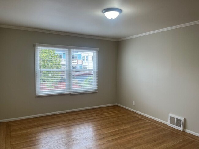 Building Photo - Classic Two Bedroom One Bathroom San Franc...