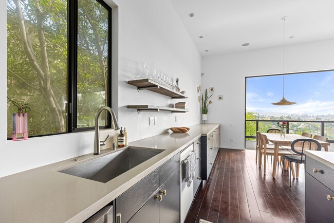 Building Photo - Architectural Contemporary with Panoramic ...