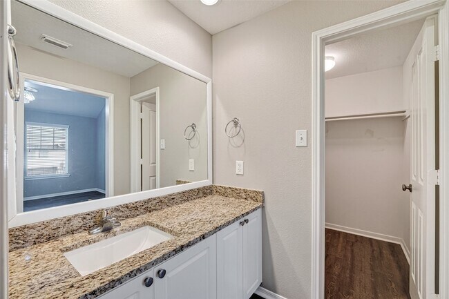 Building Photo - 77 Woodlily Pl