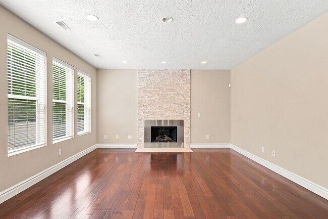 Building Photo - Quiet & Spacious 4 Bed Holladay Home – Walk-In Closets & Big Backyard!!!