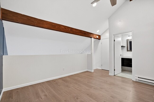 Building Photo - Updated 1BD/1BA Condo in Portland’s West Hills w/ Carport & Private Balcony